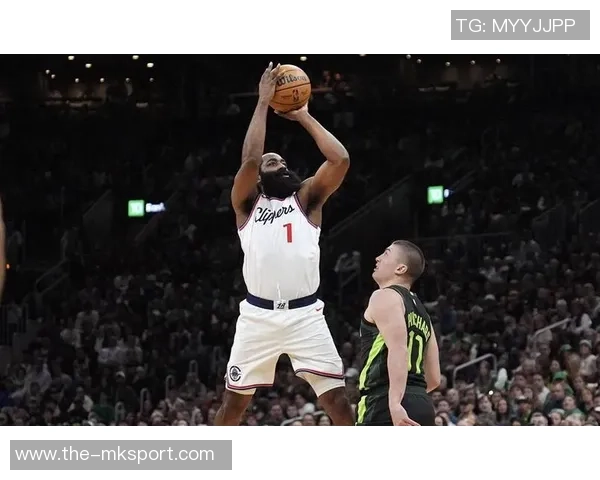 哈登半场表现分析:8投3中斩获9分5助攻三分命中率提升正负值为4 哈登半场表现分析:8投3中斩获9分5助攻三分命中率提升正负值为4